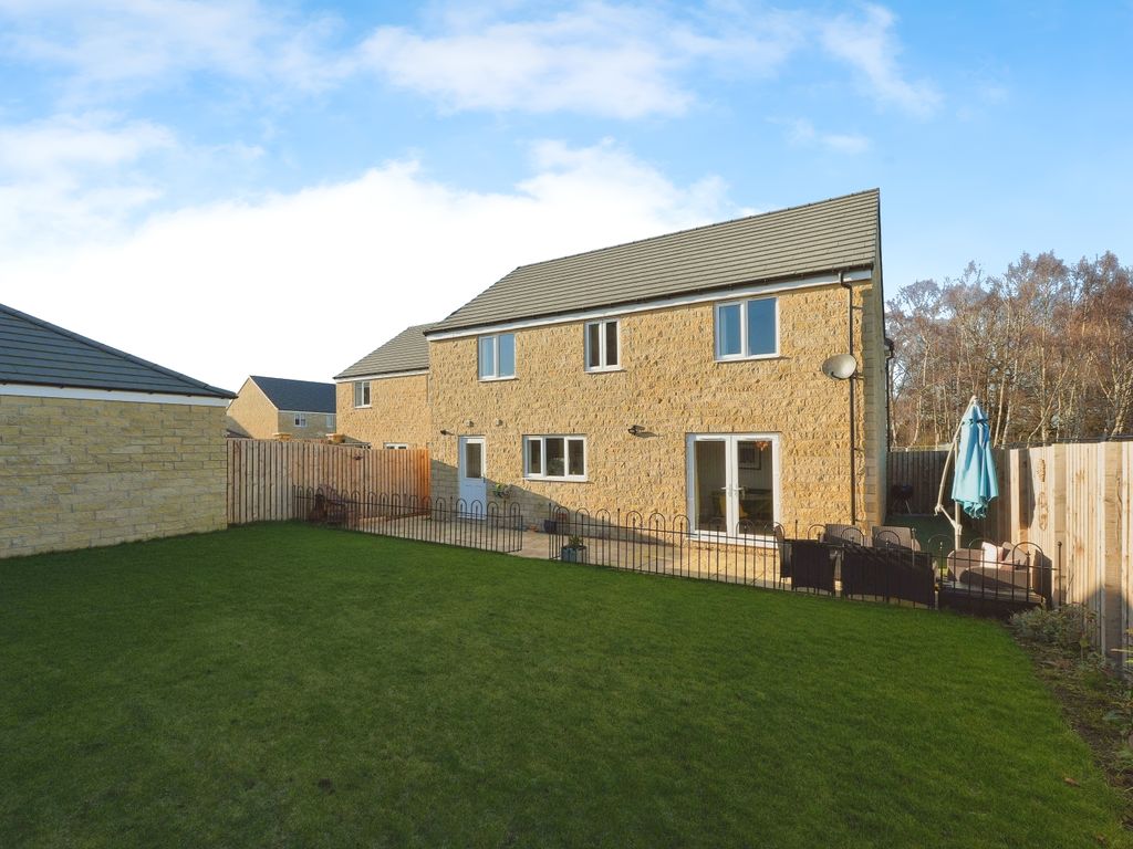 5 bed detached house for sale in Beeswing Drive, Bessacarr DN4, £425,000