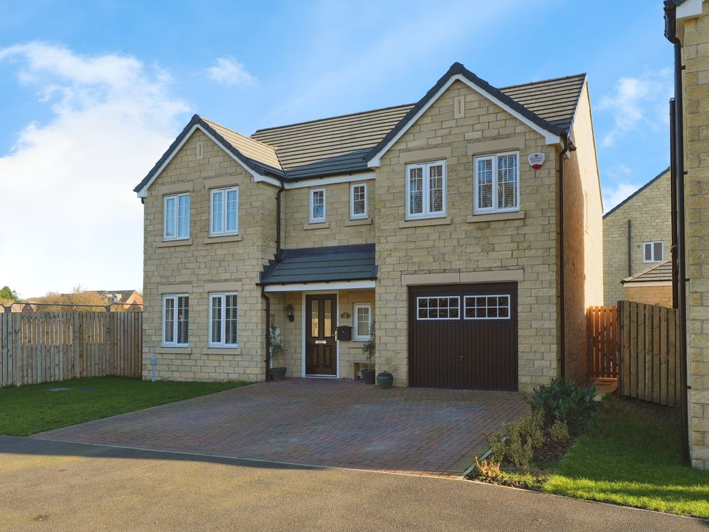 5 bed detached house for sale in Beeswing Drive, Bessacarr DN4, £425,000