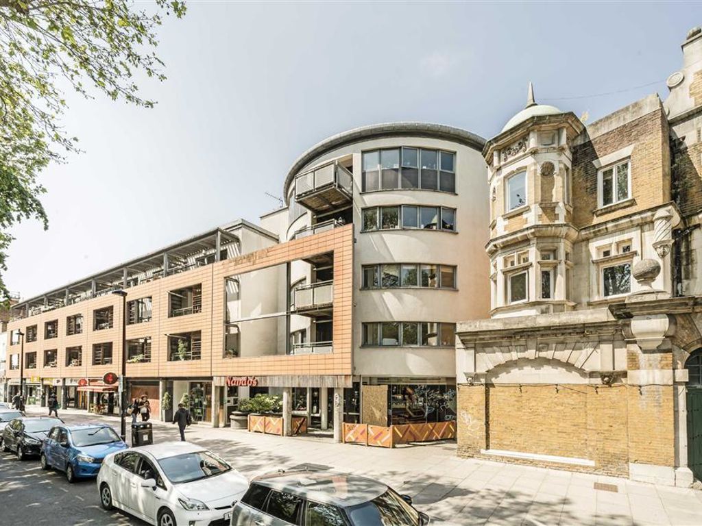 2 bed flat for sale in Mile End Road, London E1, £400,000