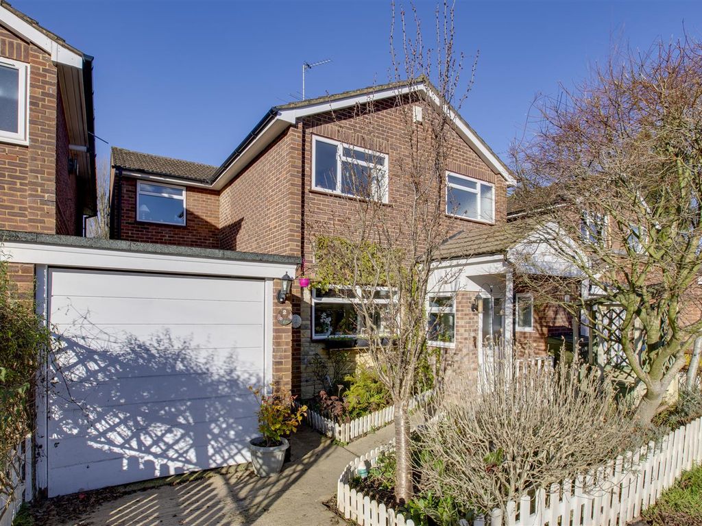 4 bed detached house for sale in Cascadia Close, Loudwater, High Wycombe HP11, £650,000