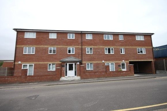 1 bed flat to rent in Empress Road, Luton LU3, £1,000 pcm