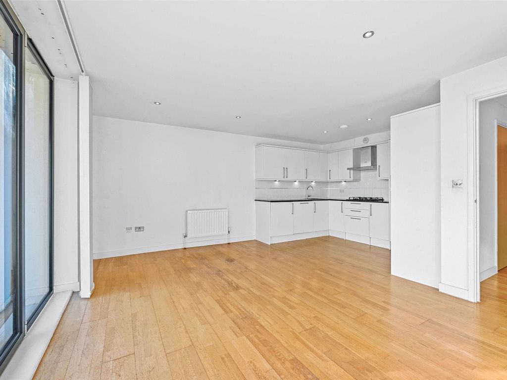 2 bed flat for sale in The Boat Yard Apartments, Canary Wharf, London E14, £500,000