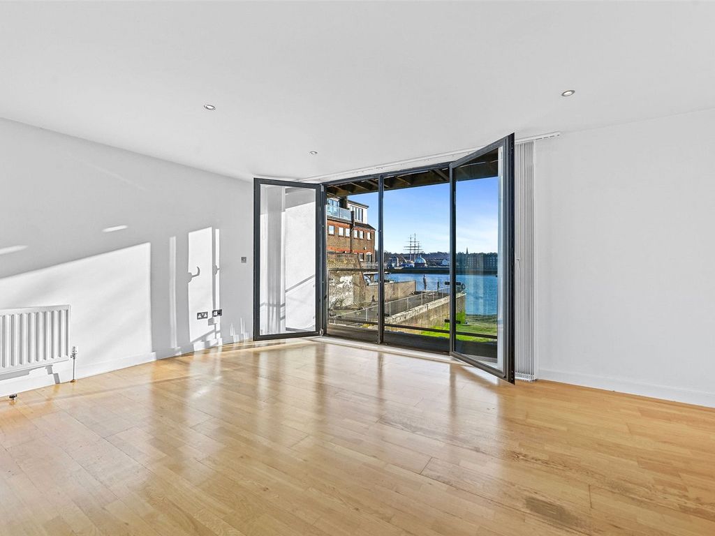 2 bed flat for sale in The Boat Yard Apartments, Canary Wharf, London E14, £500,000
