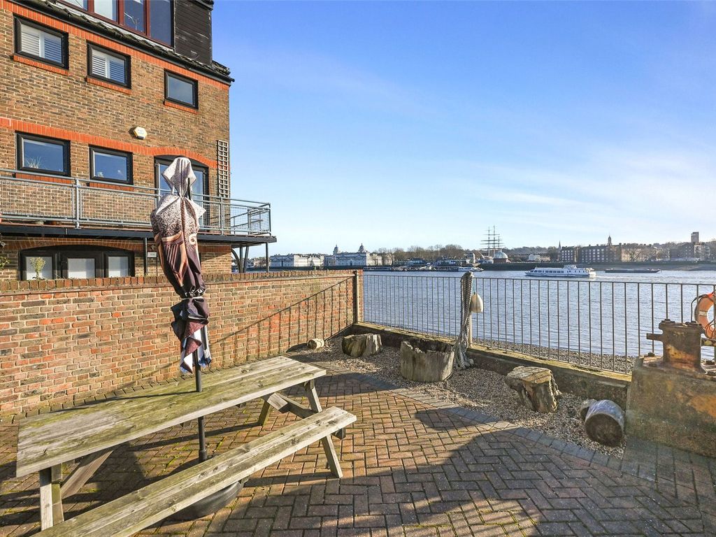 2 bed flat for sale in The Boat Yard Apartments, Canary Wharf, London E14, £500,000