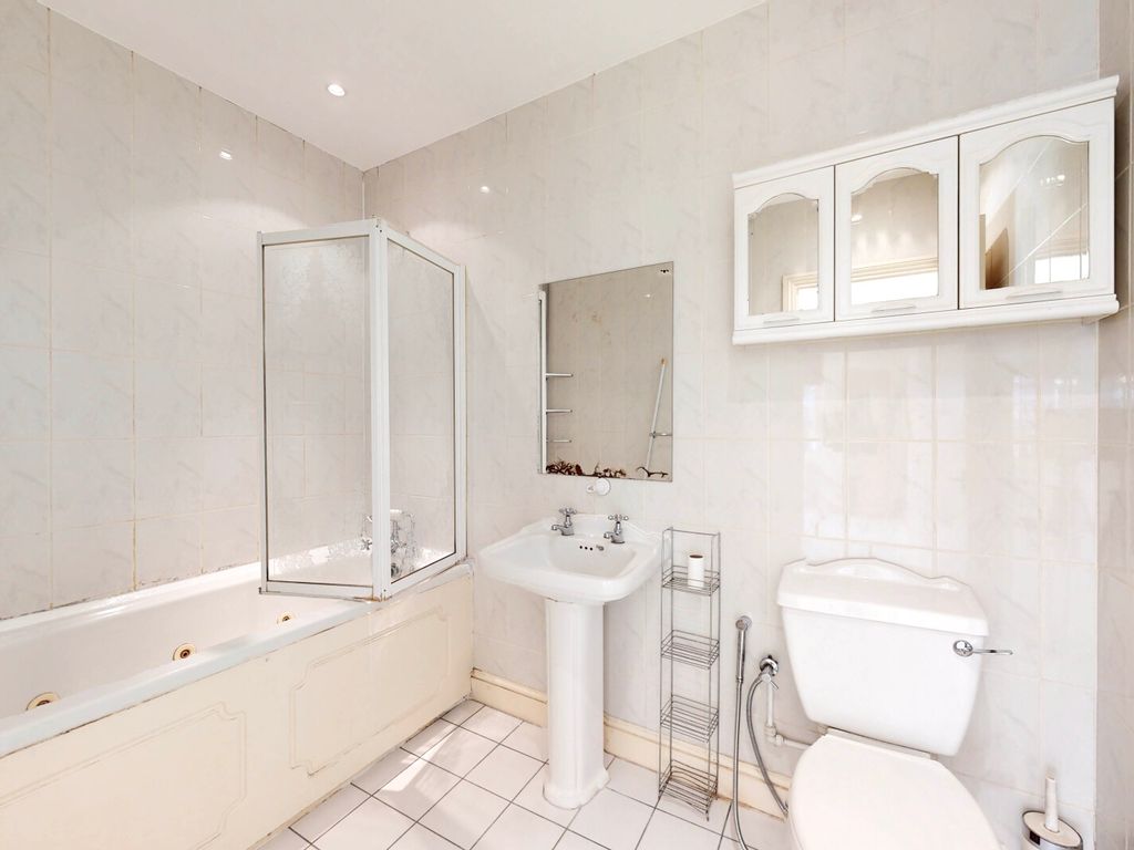 2 bed flat to rent in Mackenzie Lodge, 57-59 Maida Vale, Maida Vale, London W9, £2,600 pcm