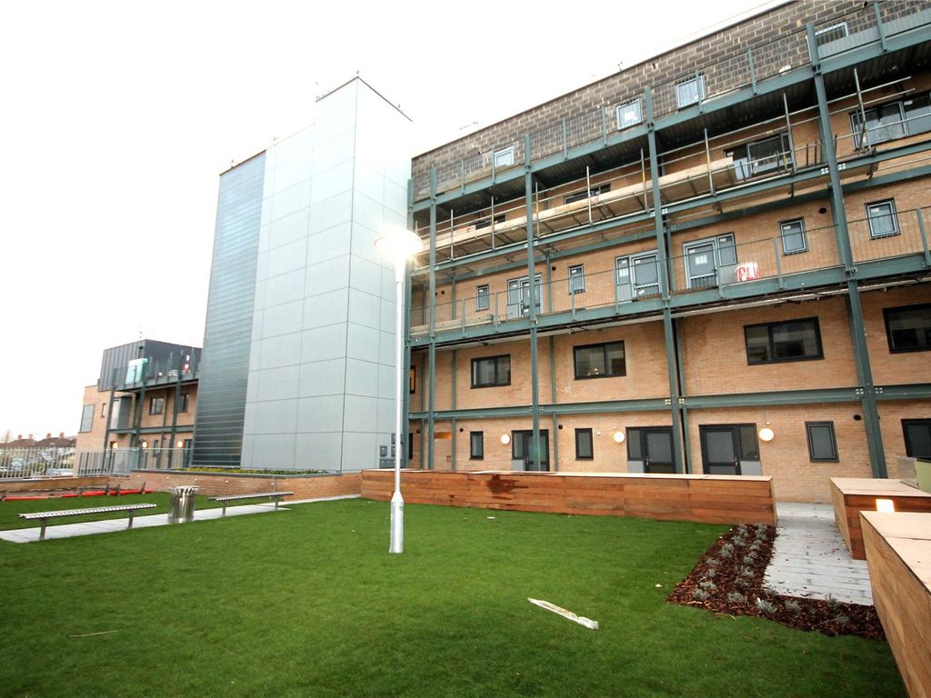 2 bed flat to rent in Flamsteed Close, Cambridge CB1, £2,000 pcm