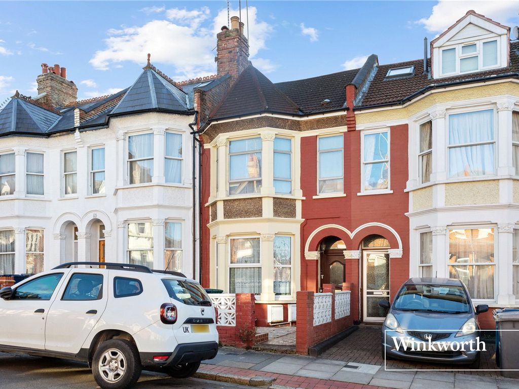 2 bed flat for sale in Elm Park Road, Finchley, London N3, £370,000