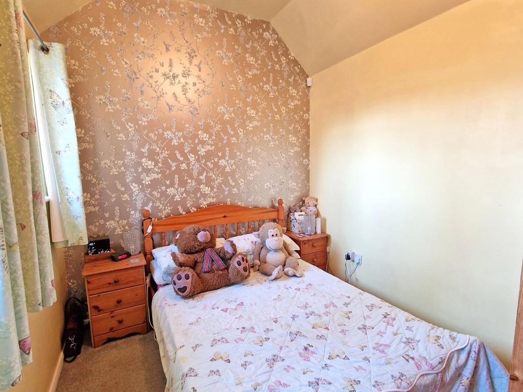 2 bed property for sale in West Street, Steeple Claydon, Buckingham MK18, £275,000