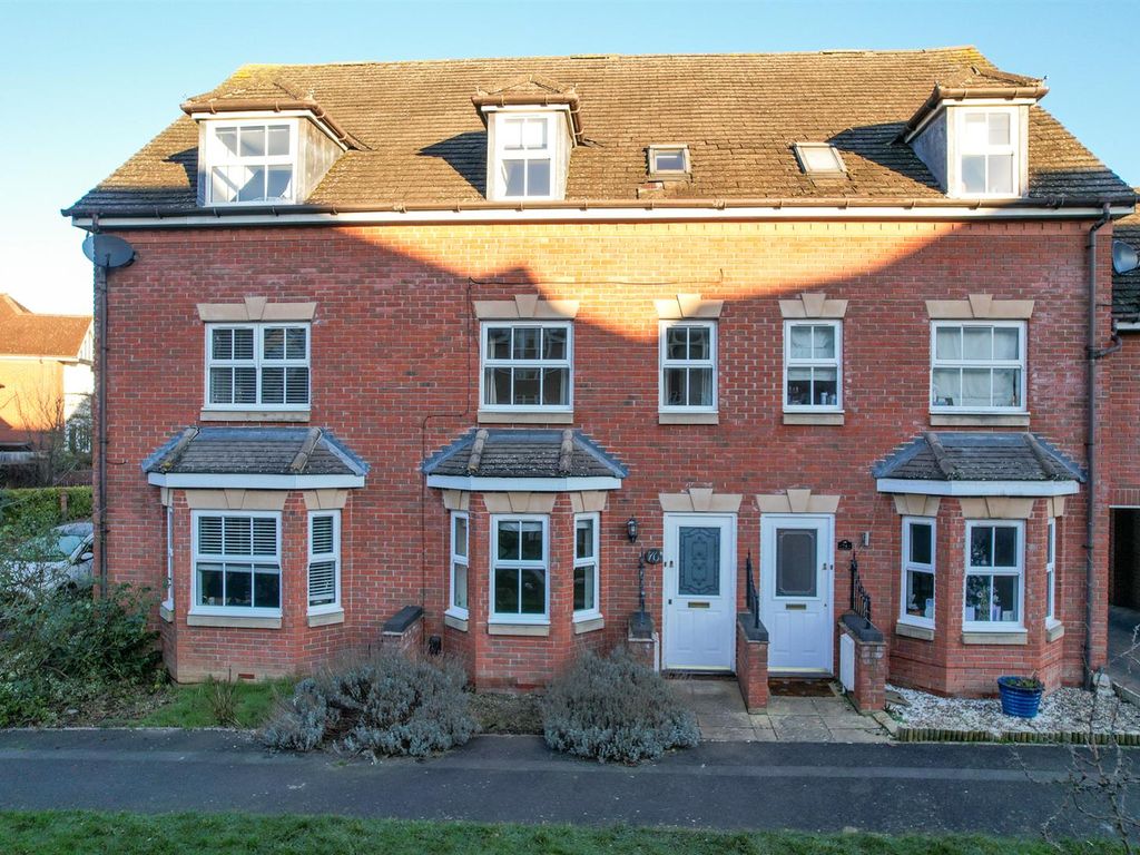 3 bed town house for sale in Wetherby Way, Stratford-Upon-Avon CV37, £325,000