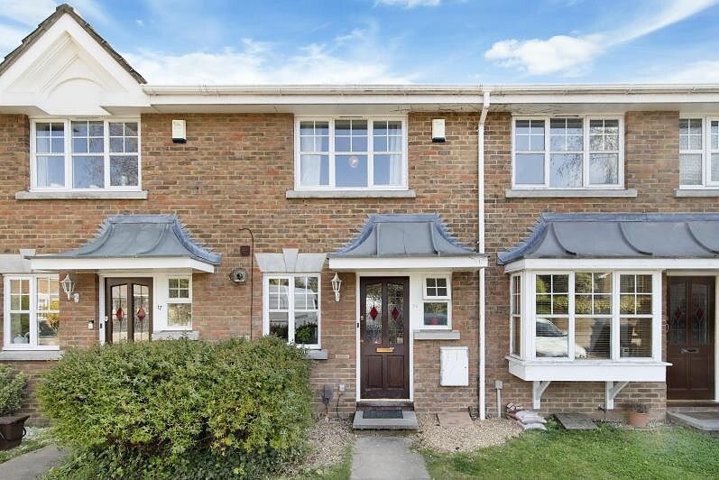 2 bed detached house to rent in Sunlight Close, London SW19, £2,100 pcm