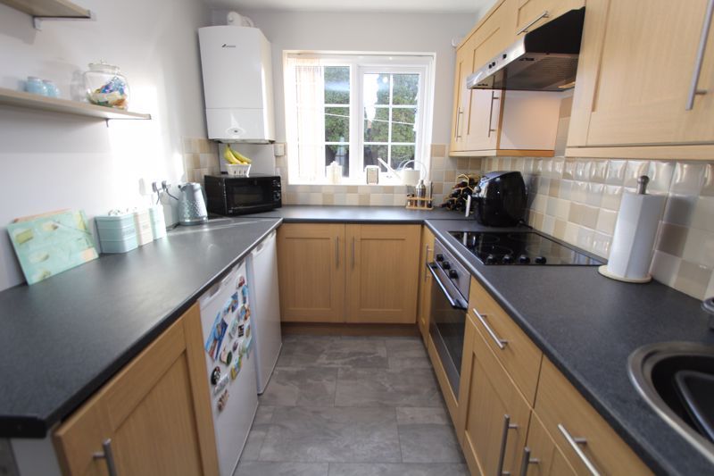 1 bed flat for sale in Rosemoor Drive, Brierley Hill DY5, £135,000