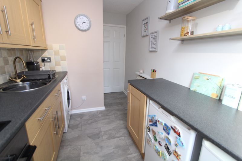 1 bed flat for sale in Rosemoor Drive, Brierley Hill DY5, £135,000