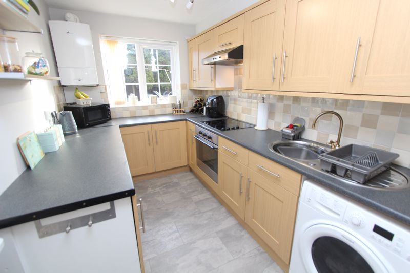 1 bed flat for sale in Rosemoor Drive, Brierley Hill DY5, £135,000