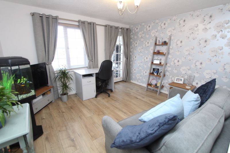 1 bed flat for sale in Rosemoor Drive, Brierley Hill DY5, £135,000