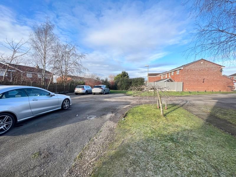 1 bed flat for sale in Rosemoor Drive, Brierley Hill DY5, £135,000