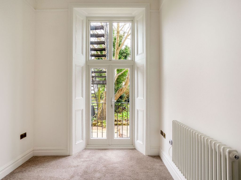 2 bed flat for sale in Norfolk Terrace, Brighton BN1, £450,000