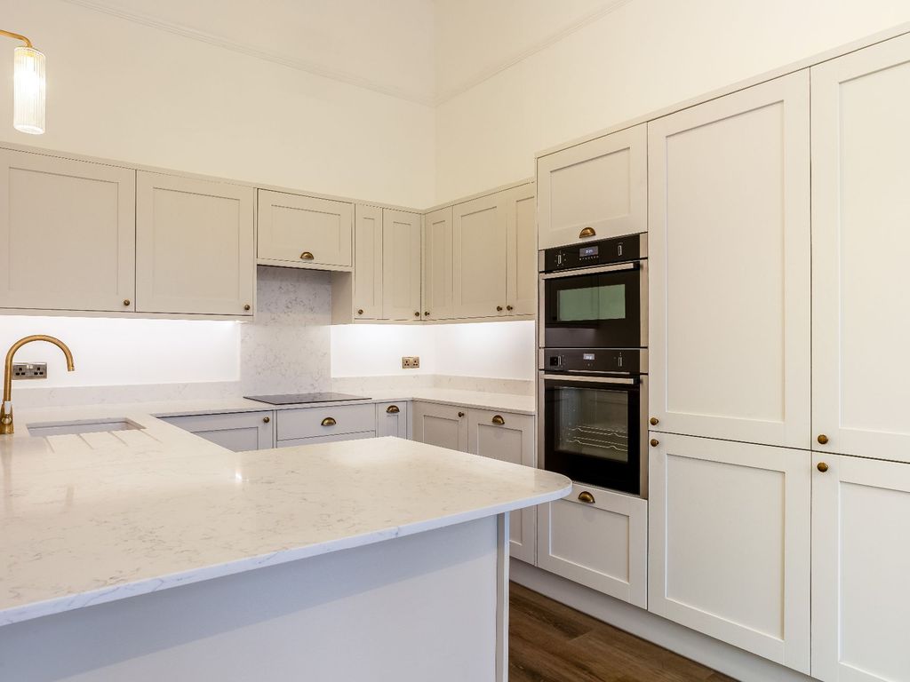 2 bed flat for sale in Norfolk Terrace, Brighton BN1, £450,000