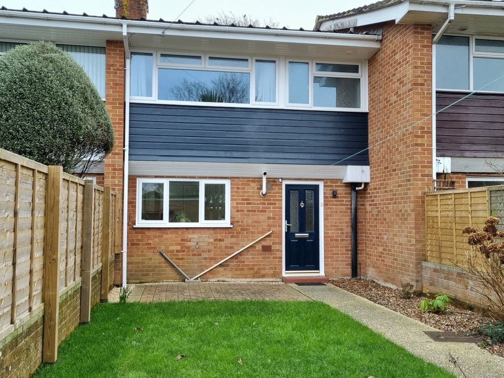 3 bed terraced house to rent in St. Georges Drive, Chichester PO19, £1,500 pcm