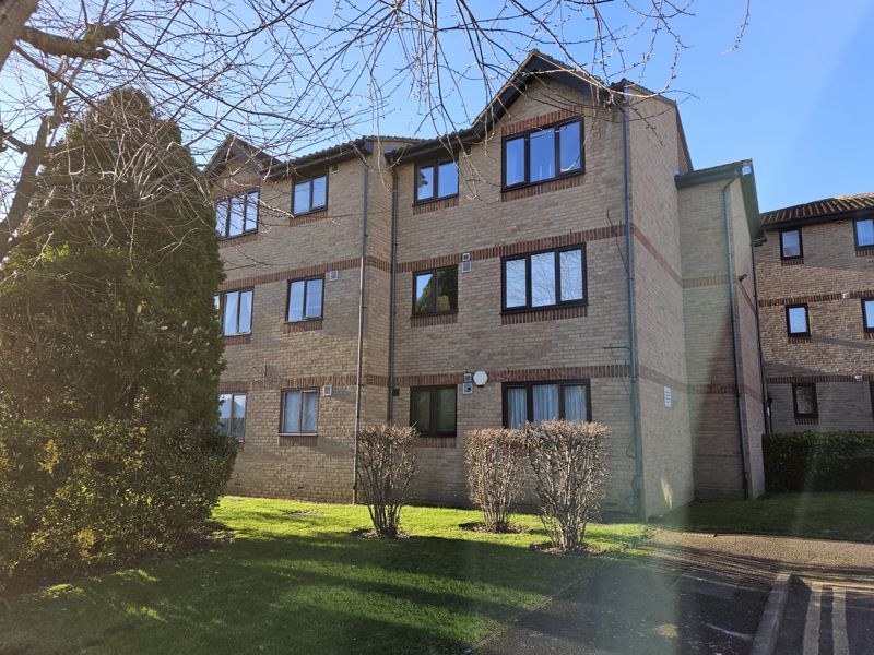 1 bed flat for sale in Waddington Close, Burleigh Road, Enfield EN1, £245,000