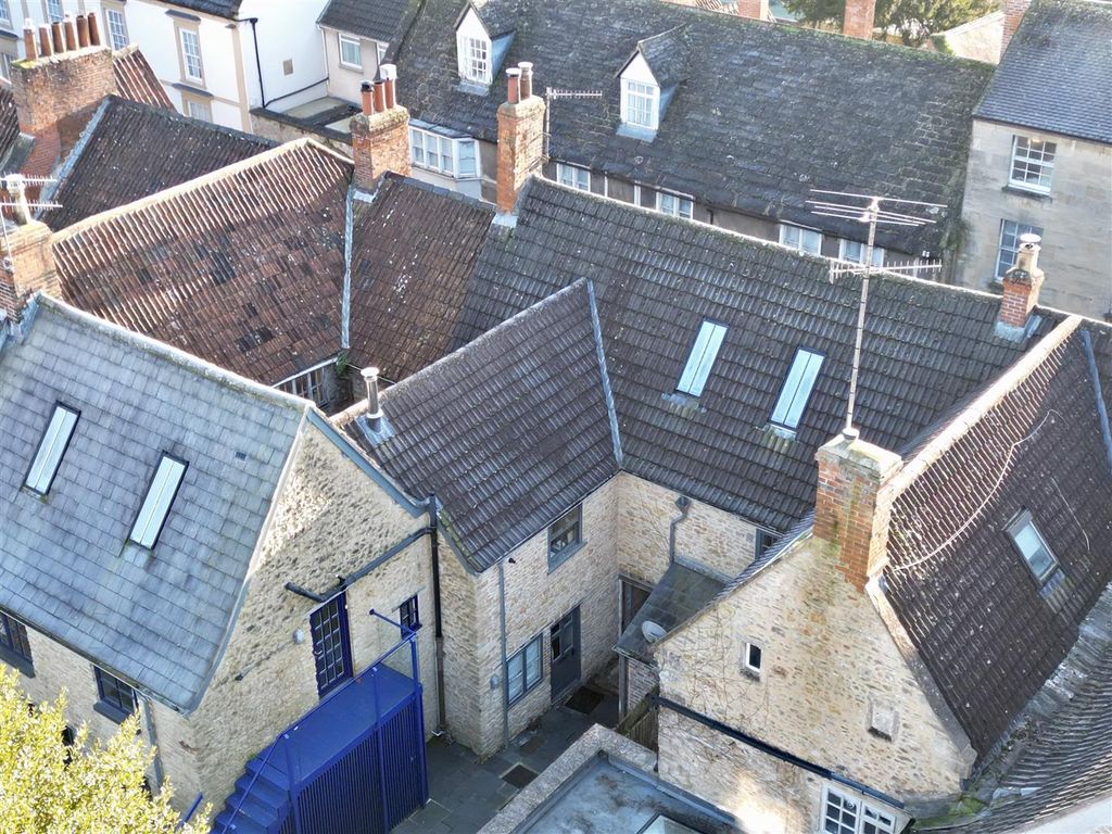 3 bed terraced house for sale in High Street, Bruton BA10, £585,000
