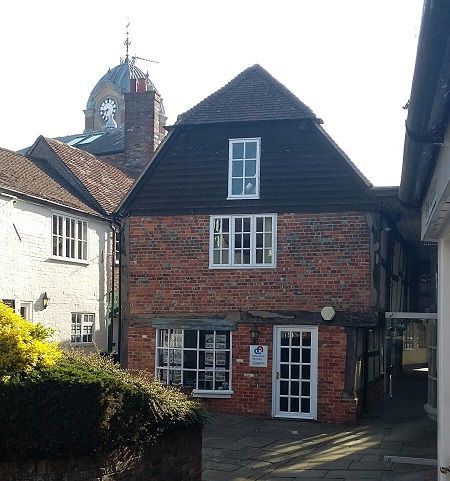 Office to let in High Street, Hungerford RG17, £10,000 pa