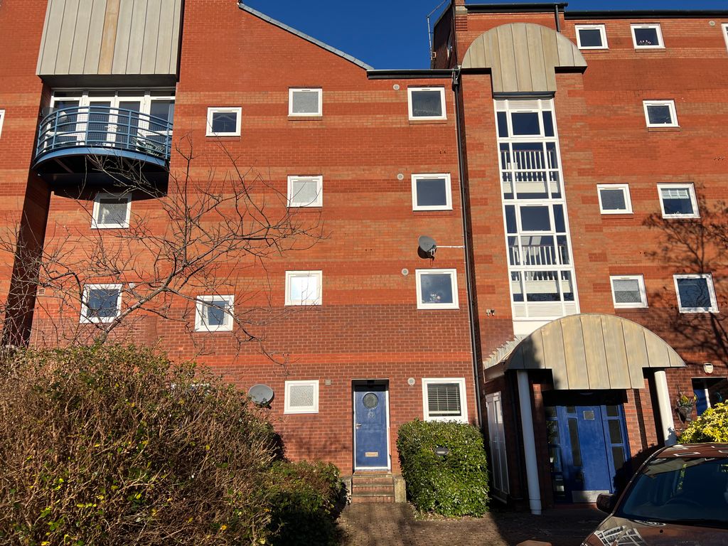 1 bed flat for sale in Princes Reach, Ashton-On-Ribble, Preston PR2, £115,000