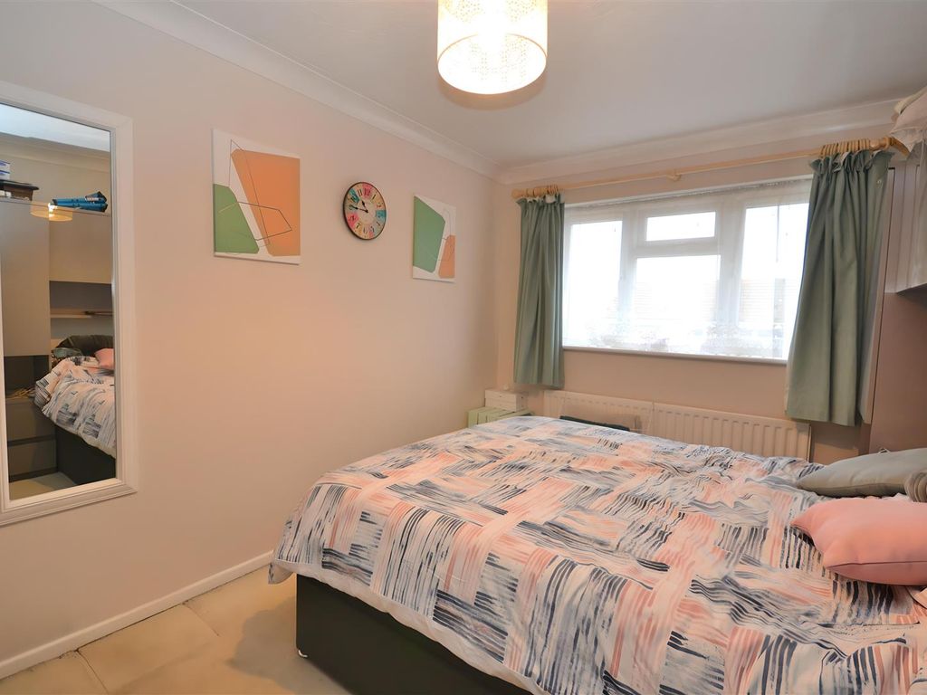 3 bed end terrace house for sale in Clyffe View, Crossways, Dorchester DT2, £305,000