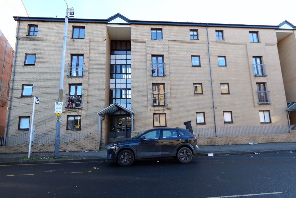 2 bed flat to rent in St George