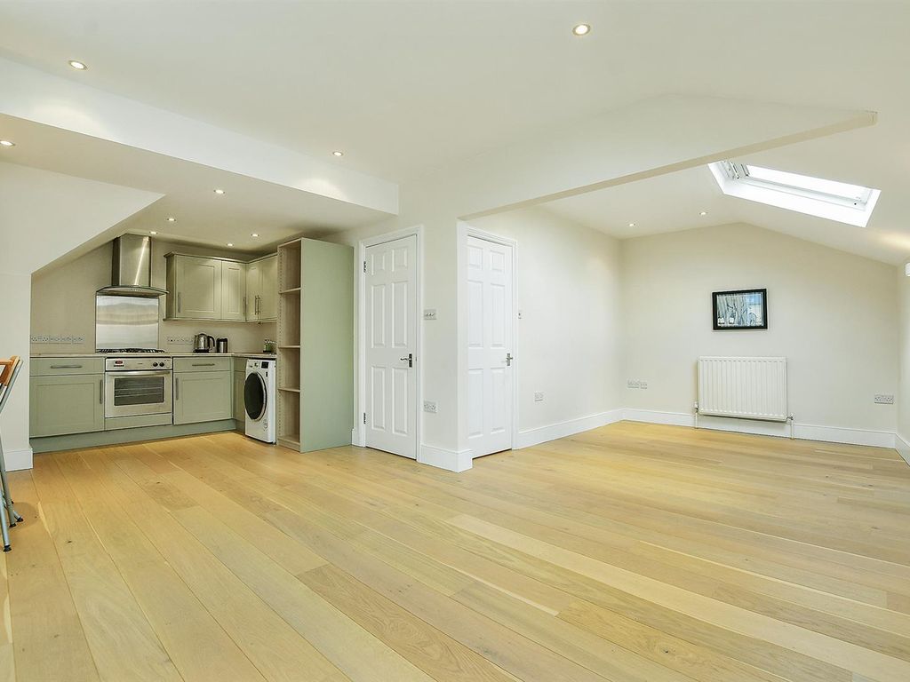Studio to rent in Thames Road, Chiswick W4, £1,500 pcm
