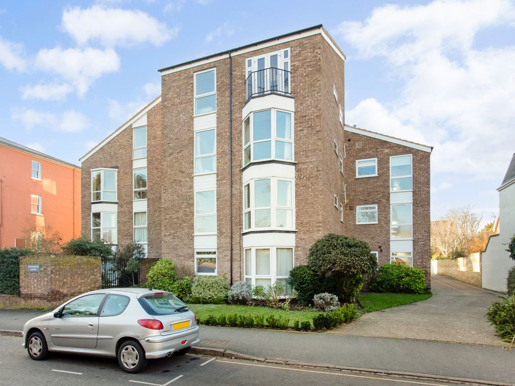 2 bed flat to rent in Winterton Court, Lower Teddington Road, Hampton Wick, Kingston Upon Thames KT1, £1,750 pcm