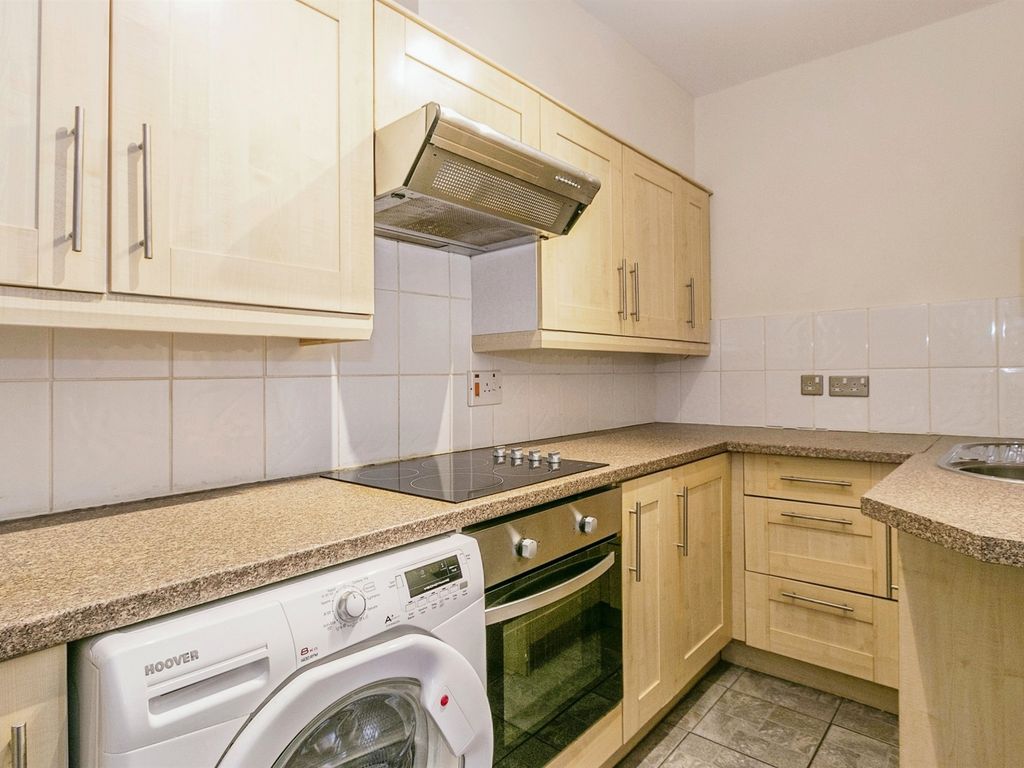 1 bed flat for sale in Derby Road, Bournemouth BH1, £130,000
