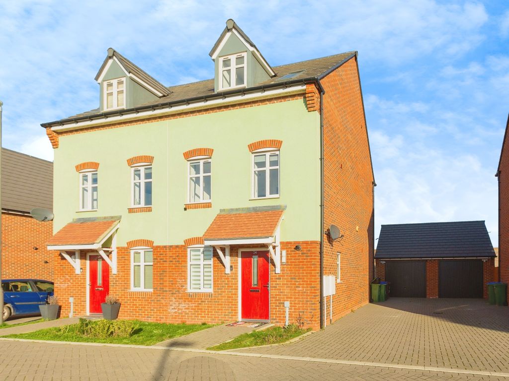 3 bed semi-detached house for sale in Portland Close, Broughton, Aylesbury HP22, £415,000