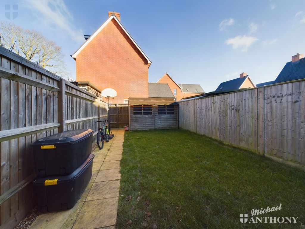 2 bed terraced house for sale in Maybrick Road, Broughton, Aylesbury HP22, £300,000