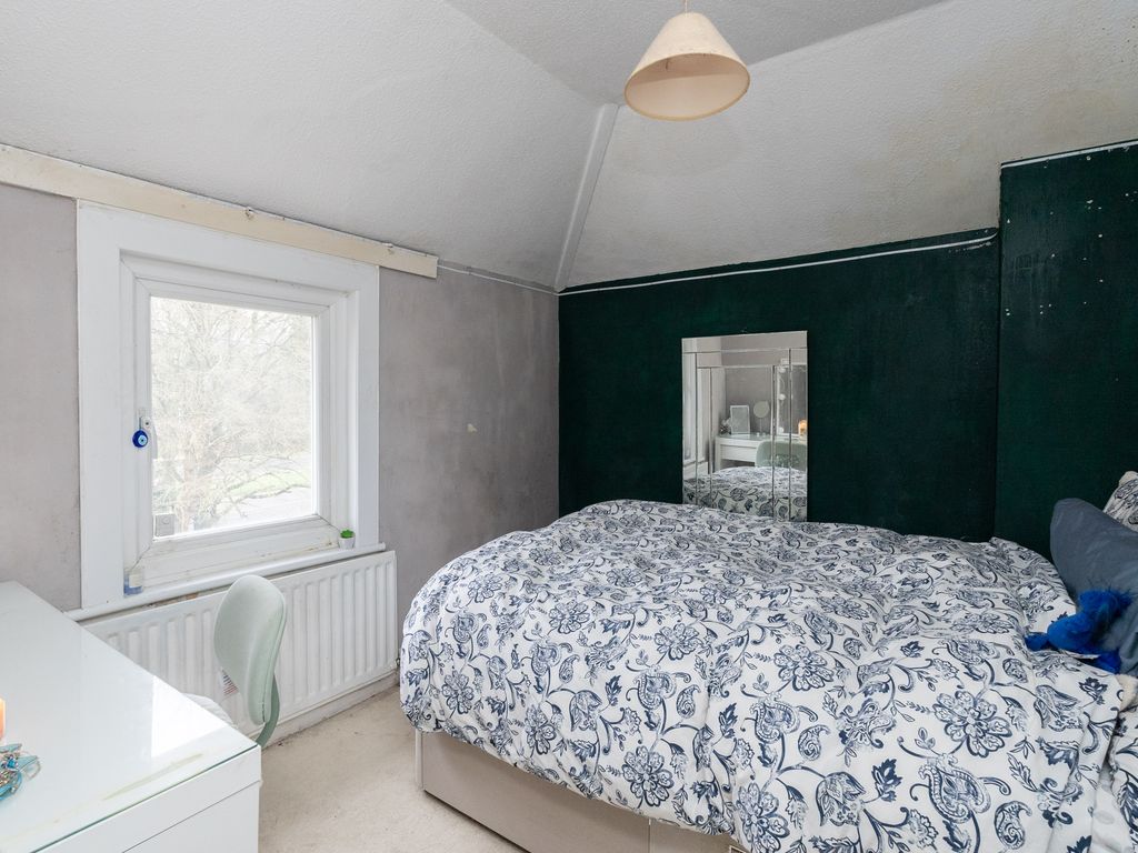 3 bed maisonette for sale in Horsham Road, Holmwood, Dorking RH5, £325,000