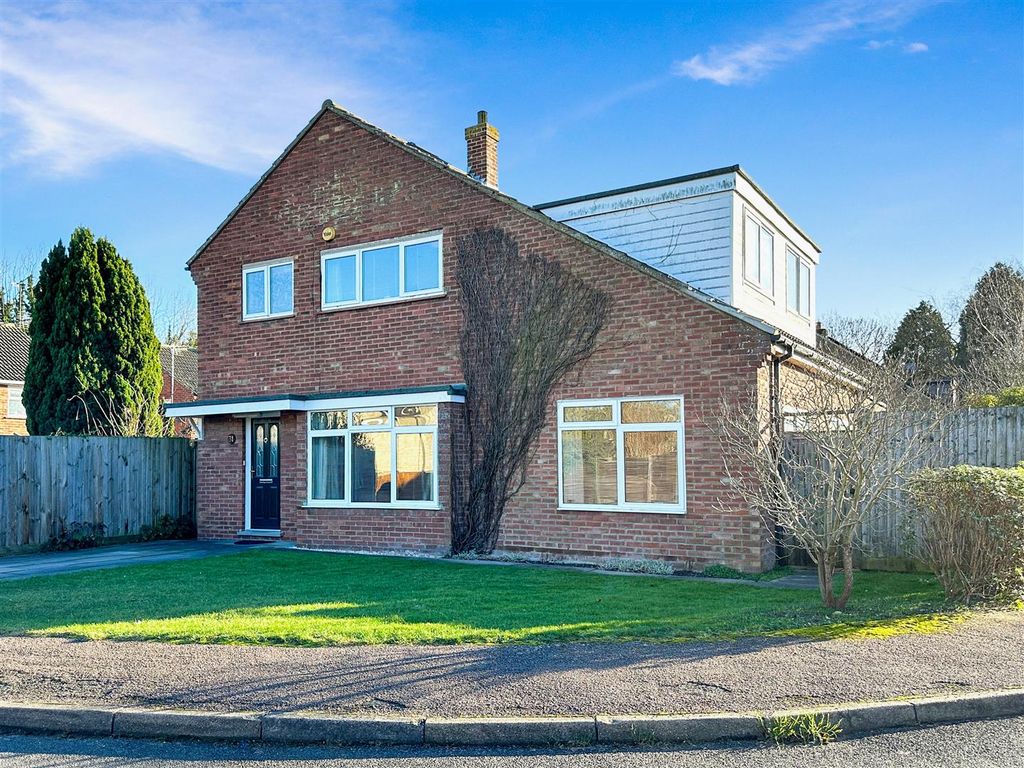4 bed detached house for sale in Neale Close, Cherry Hinton, Cambridge CB1, £725,000