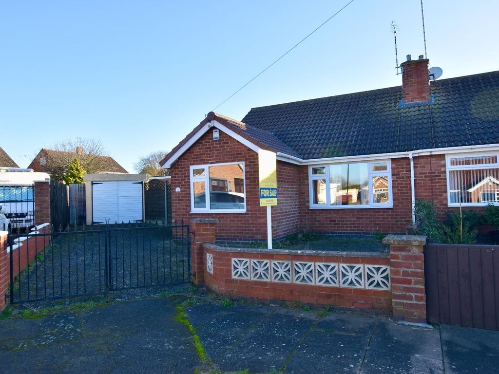 2 bed bungalow for sale in Robert Close, Willenhall, Coventry CV3, £250,000