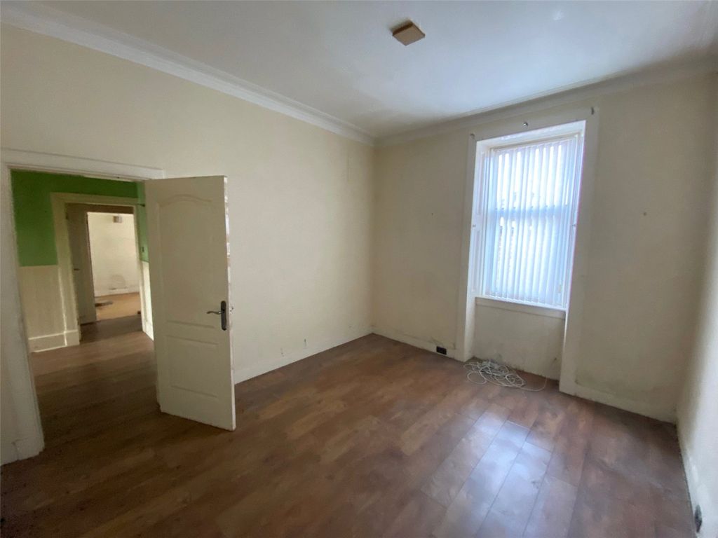 3 bed flat for sale in Carsphairn Road, Dalmellington, Ayr, East Ayrshire KA6, £50,000