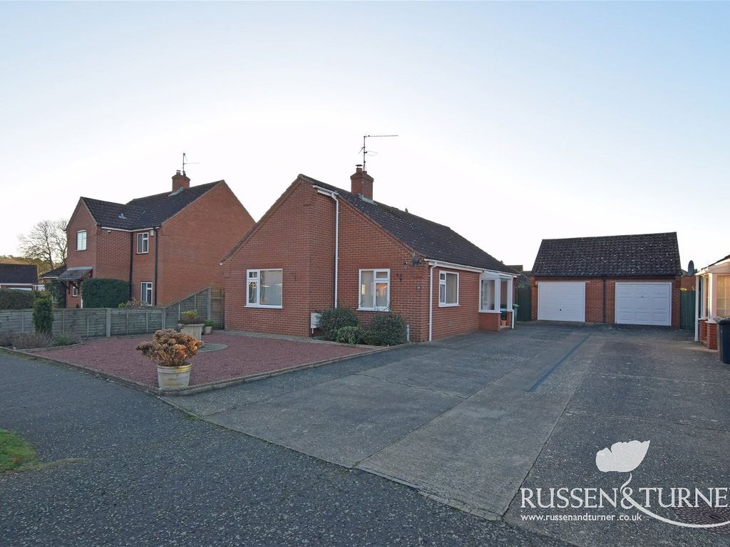 2 bed bungalow for sale in Old Hall Drive, Dersingham, King's Lynn PE31, £325,000