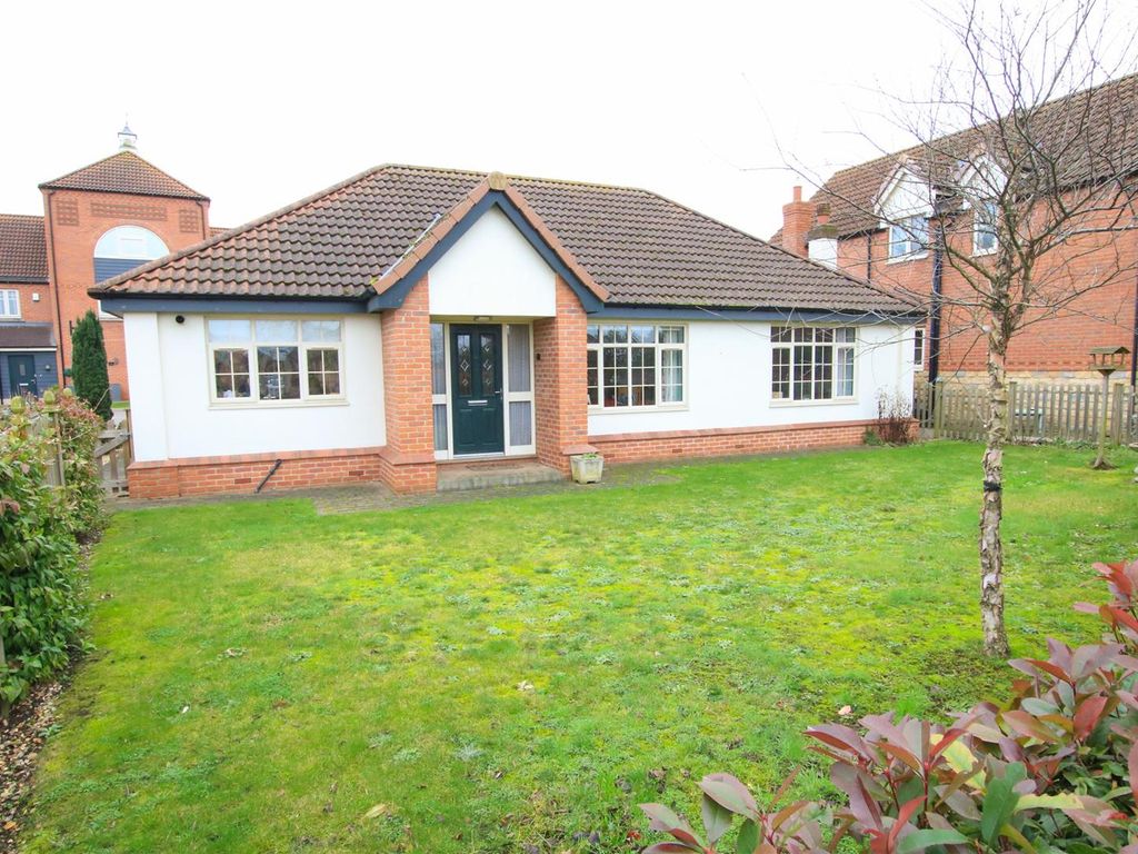 3 bed detached bungalow for sale in Briars Fold, Blaxton, Doncaster DN9, £275,000