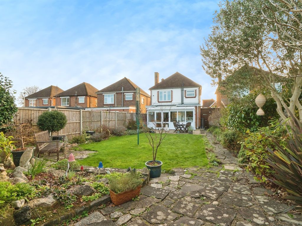 3 bed detached house for sale in Margam Avenue, Southampton SO19, £450,000