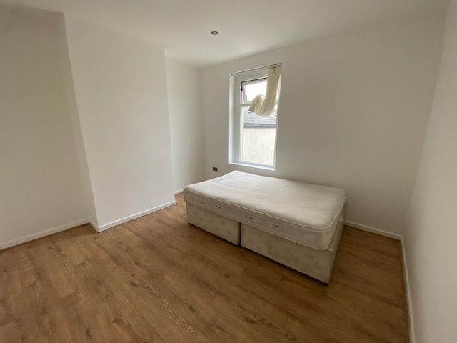 2 bed flat to rent in Broadway, Roath, Cardiff CF24, £1,000 pcm