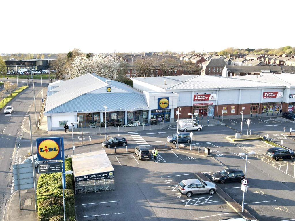 Retail premises to let in Lidl Supermarket, Churchill Way Retail Park, Churchill Way PR25, £175,000 pa