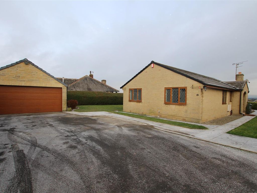 3 bed detached bungalow to rent in Heathmoor Close, Idle, Bradford BD10, £1,295 pcm