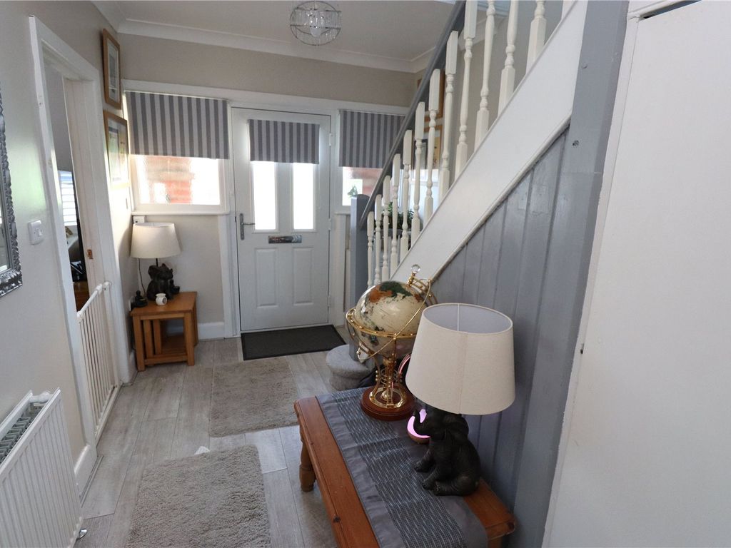 3 bed detached house for sale in Station Road, New Milton, Hampshire BH25, £600,000