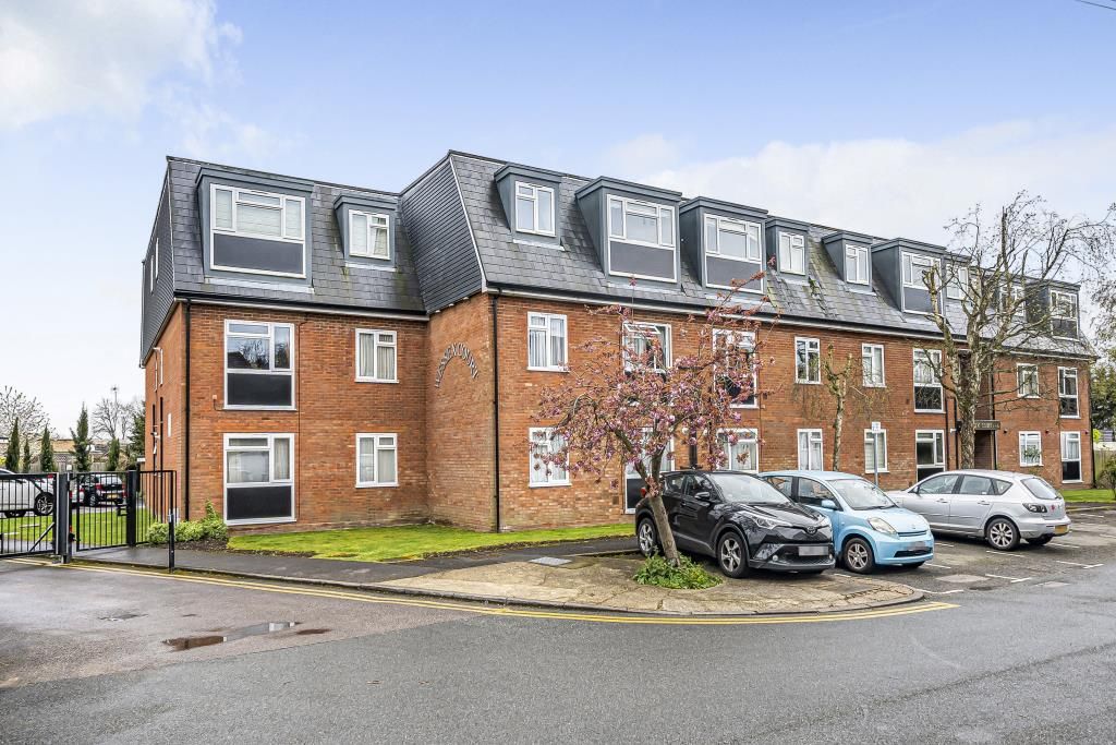 2 bed flat to rent in West End Lane, Barnet EN5, £1,750 pcm