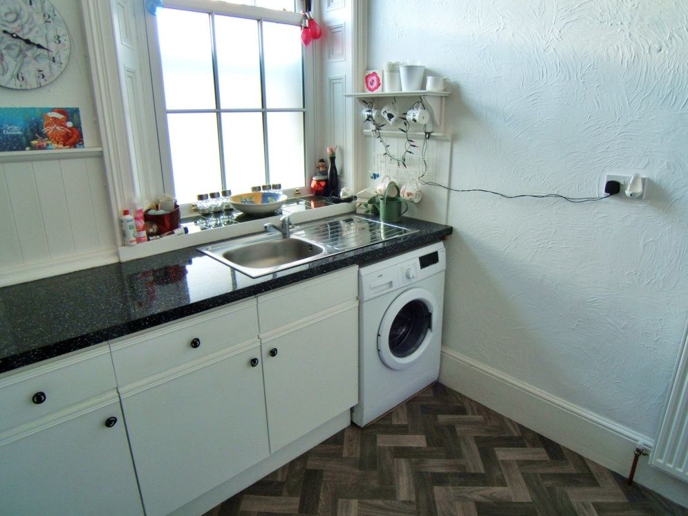 1 bed flat for sale in East Street, Ventnor PO38, £130,000
