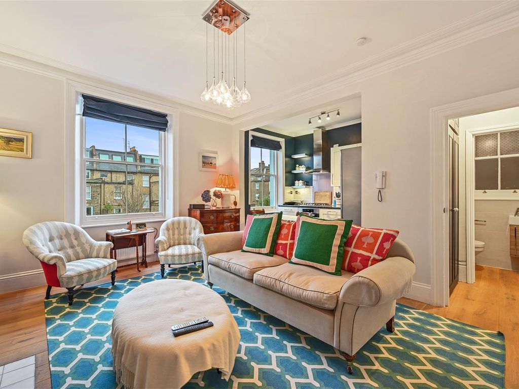 1 bed flat for sale in Blythe Road, London W14, £550,000