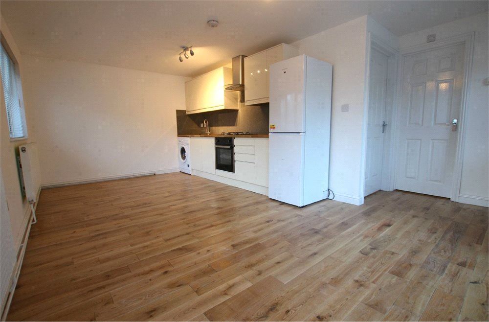1 bed flat to rent in Old Bracknell Lane West, Bracknell RG12, £900 pcm