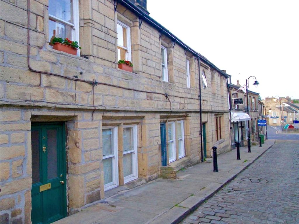 3 bed terraced house to rent in Church Street, Honley, Holmfirth HD9, £800 pcm