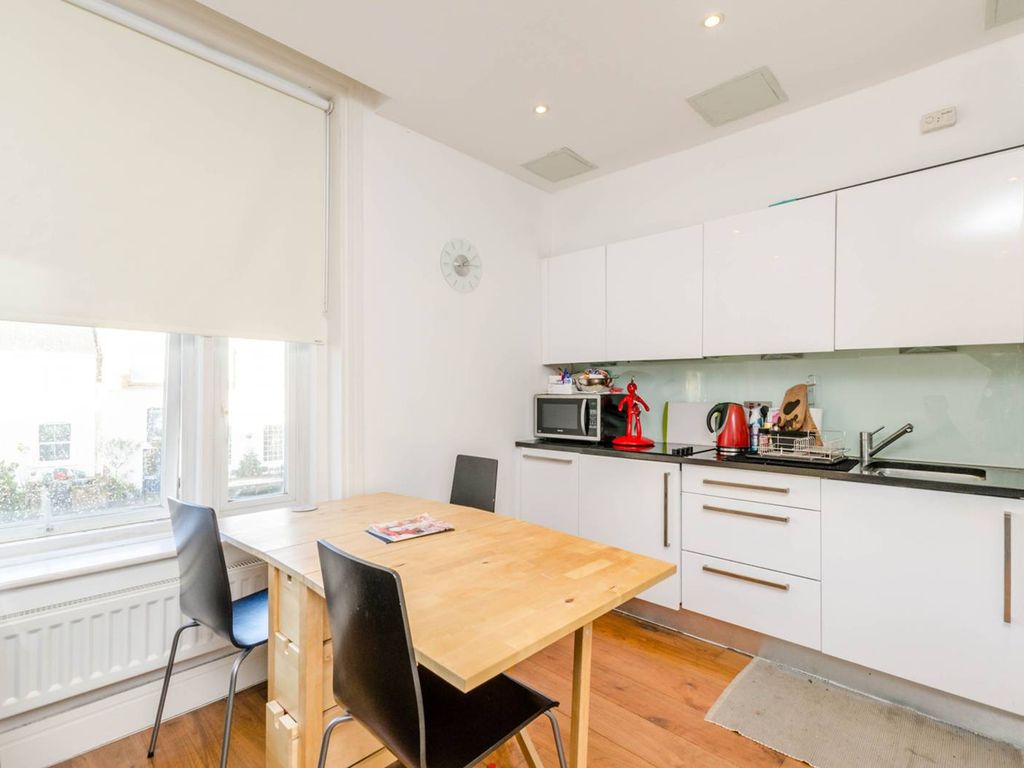 1 bed flat for sale in Chiswick High Road, Gunnersbury, London W4, £380,000